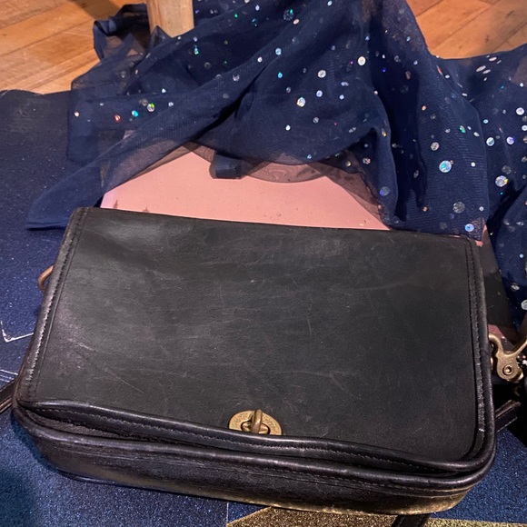 COACH MADE in USA BLACK GOLD DINKY LEATHER CROSSBODY Bag RARE GORG 💚ED Sm VNTG - Picture 2 of 15